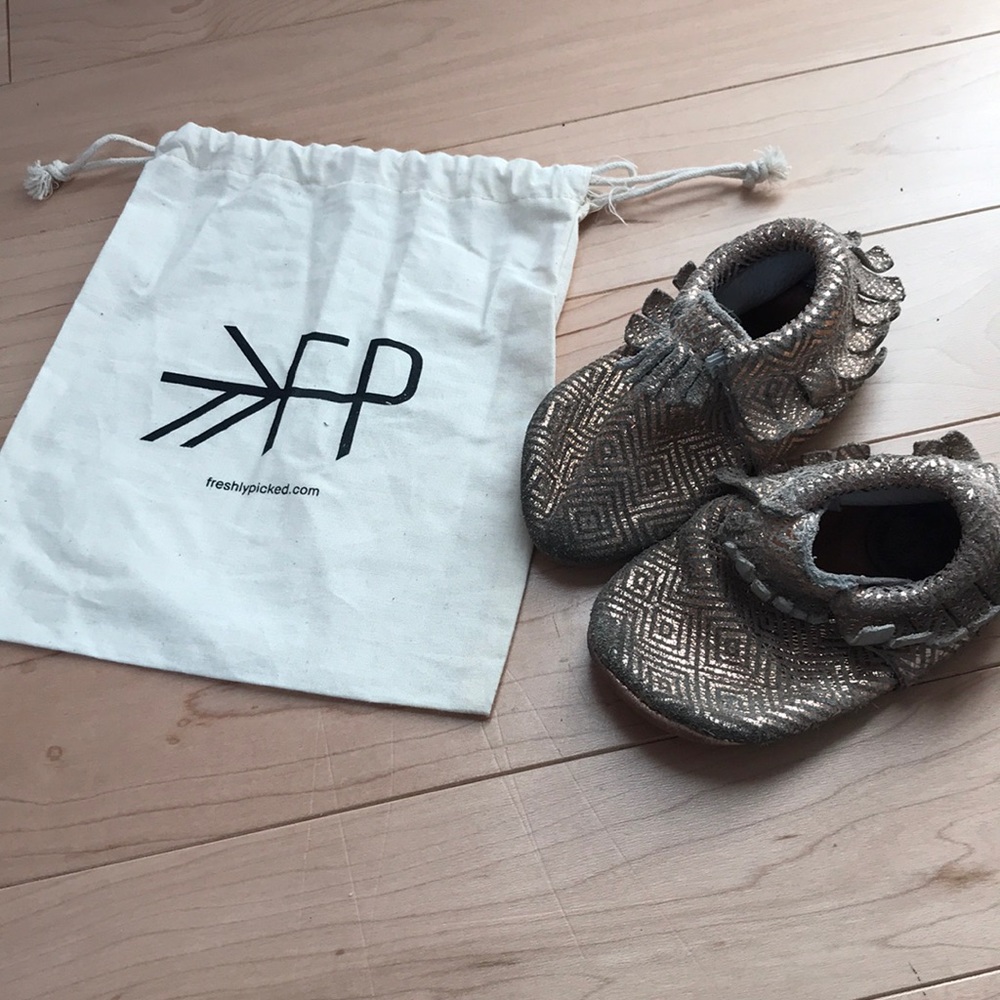 Freshly picked rose gold patterned moccasins
